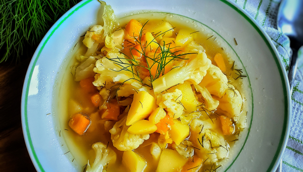 zupa z warzywna z młoda kapustą